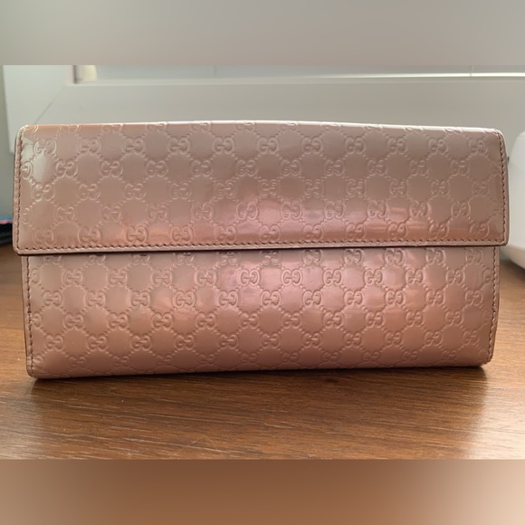 Authentic Gucci Microguccissima Monogram
Patent Leather Wallet - Picture 2 of 15